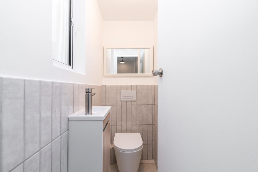 2 Bedroom Property for Sale in Sea Point Western Cape